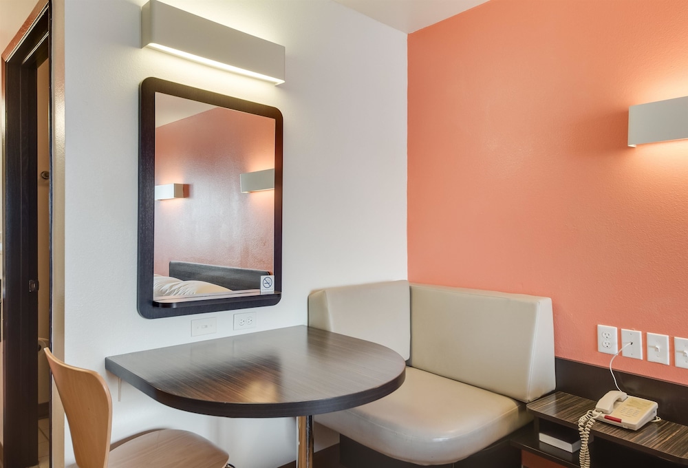 Motel6 Brownsville Tx North 38/55