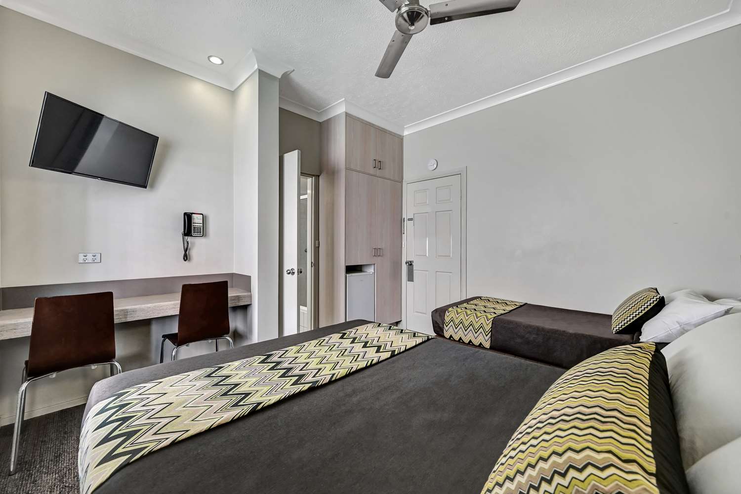 City Oasis Inn Townsville SureStay Collection by BW 18/39