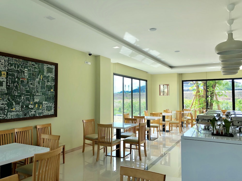 Porestva Hotel Sriracha 12/16