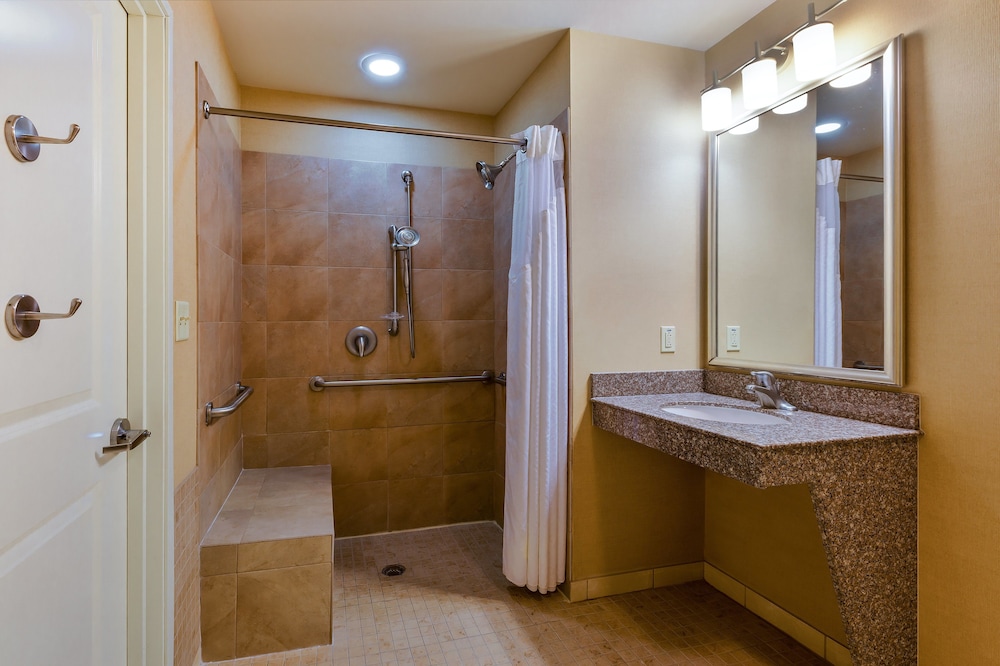 Holiday Inn Express Hotel And Suites Alpine Southeast 19/53