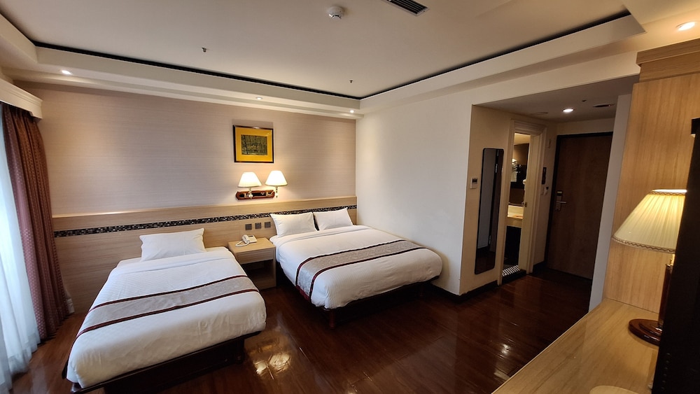 Cheng Pao Hotel 40/64