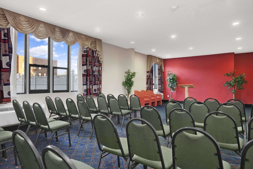 Ramada by Wyndham East Orange 23/24