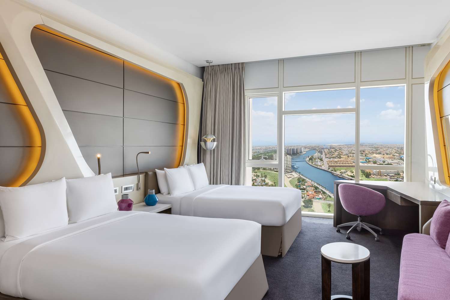DELUXE, 2 QUEEN BEDS, CANAL VIEW