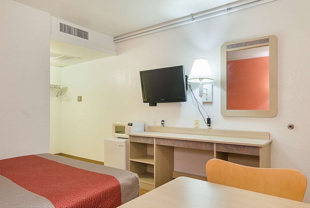 Motel6 Topeka, KS - Northwest 52/54