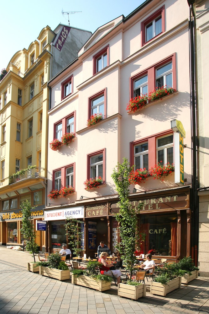 Kavalerie Hotel 1/37