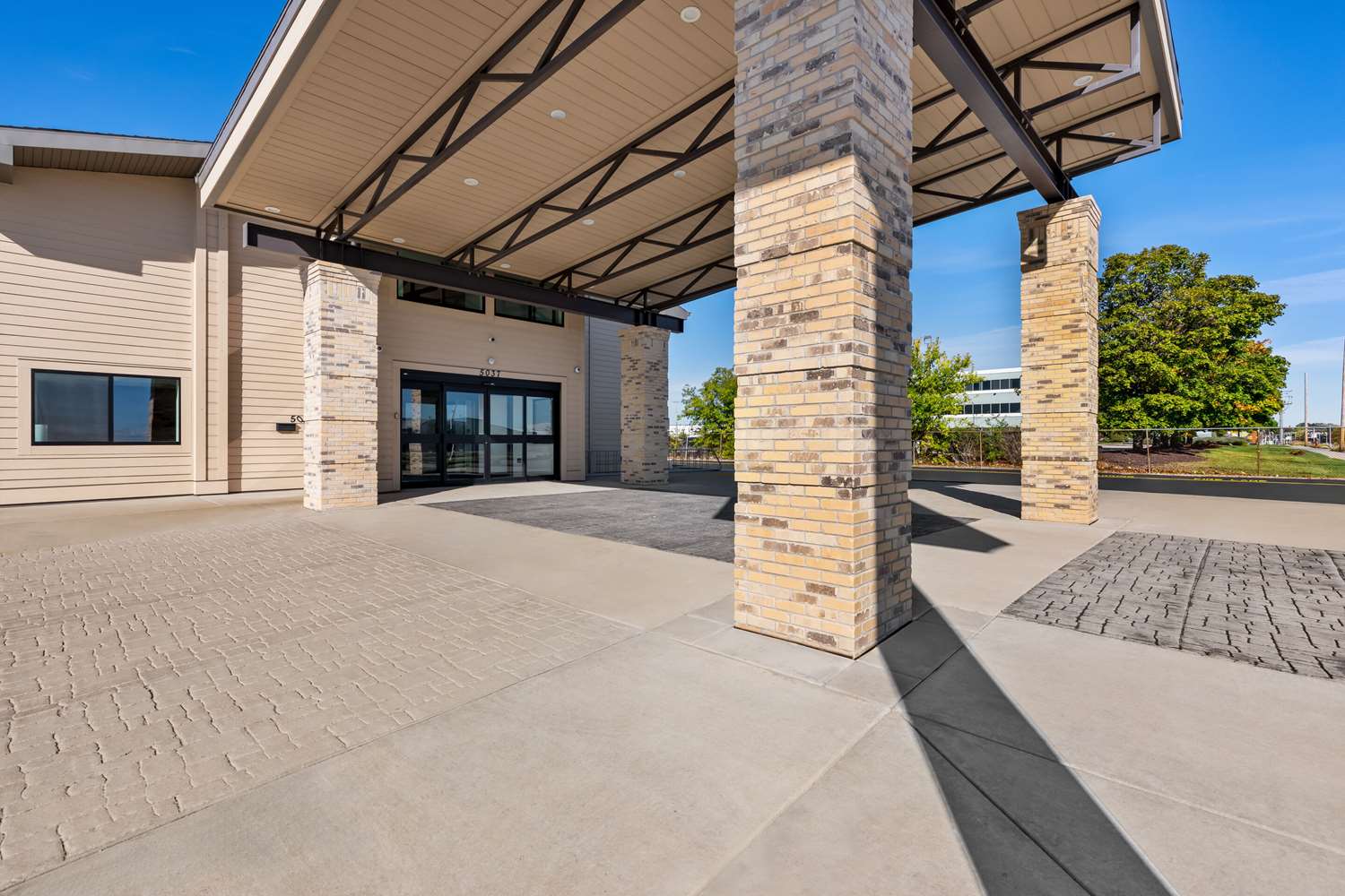 Clarion Pointe Milwaukee Airport 23/24