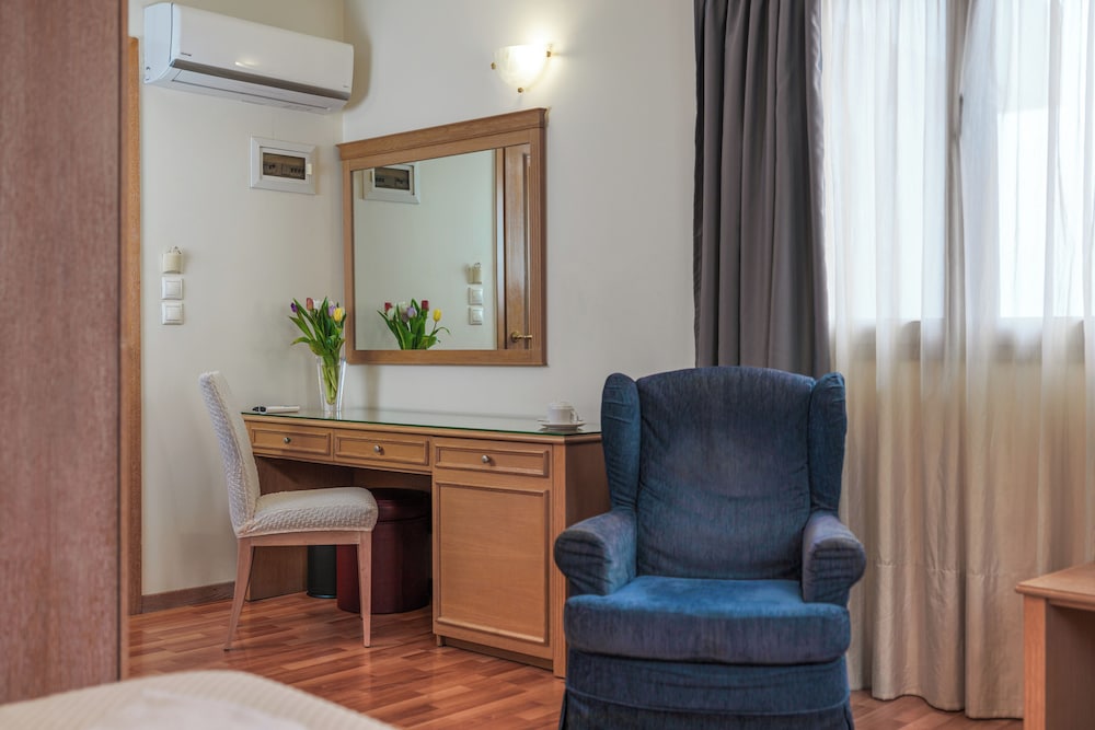 Parnon Hotel 34/45