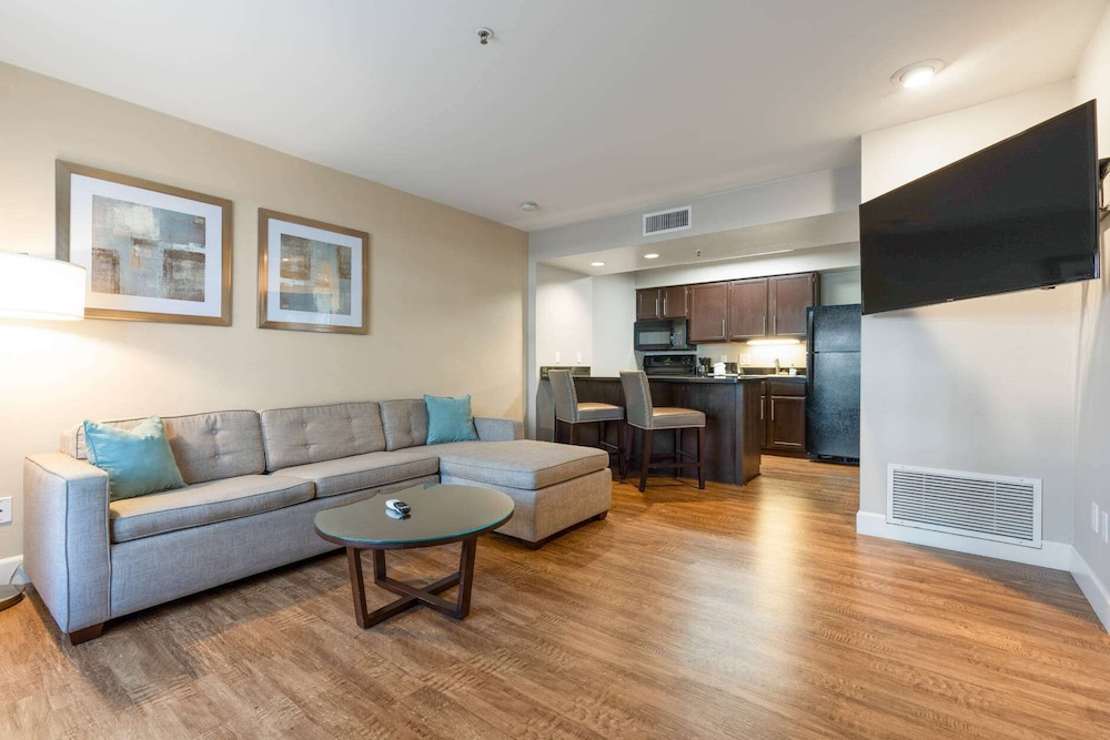 Chase Suite Hotel Brea 41/55