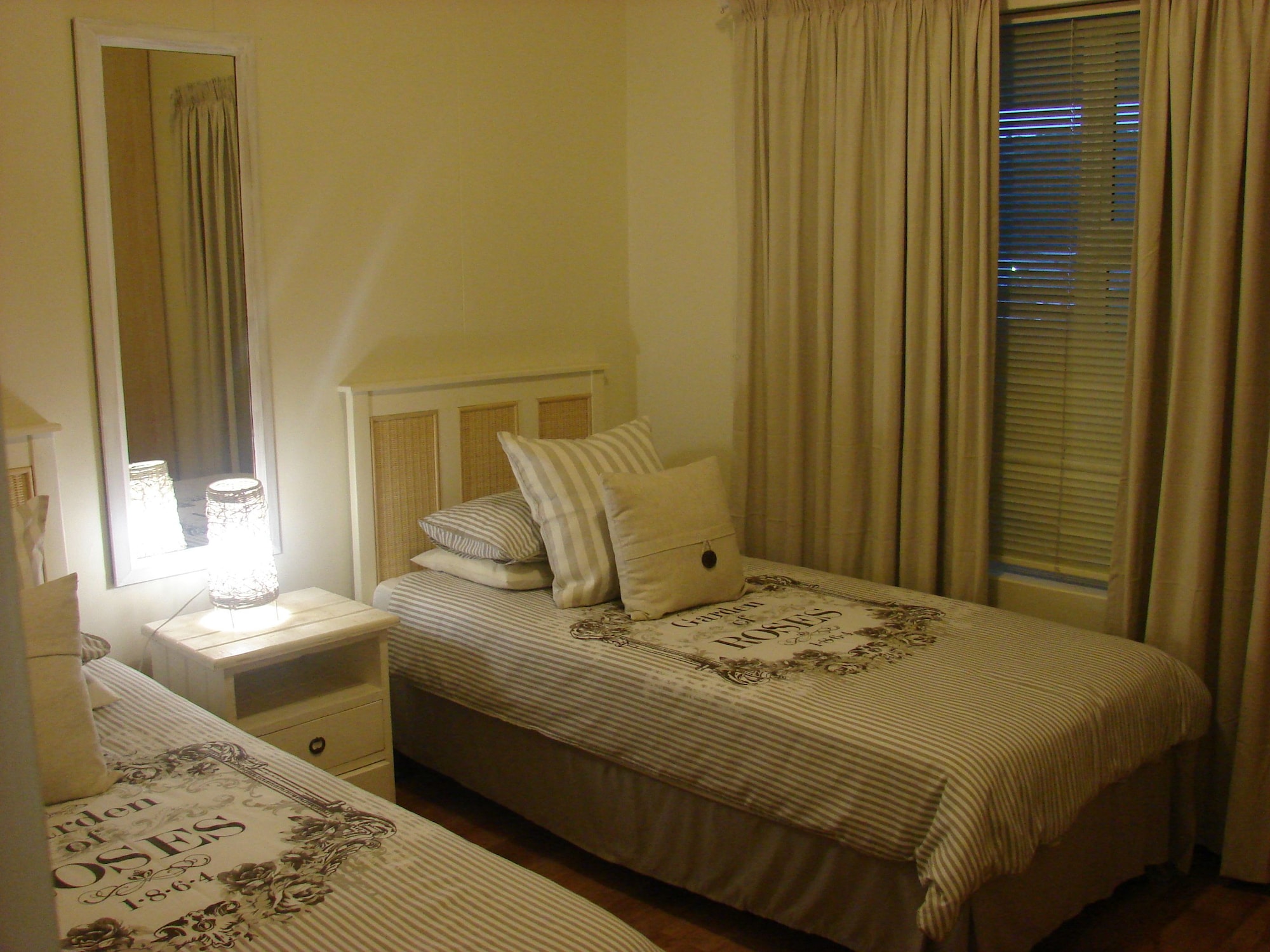 2 BEDROOMS, FAMILY, APARTMENT, KITCHEN