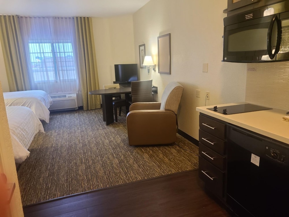 Candlewood Suites Bismarck 35/51