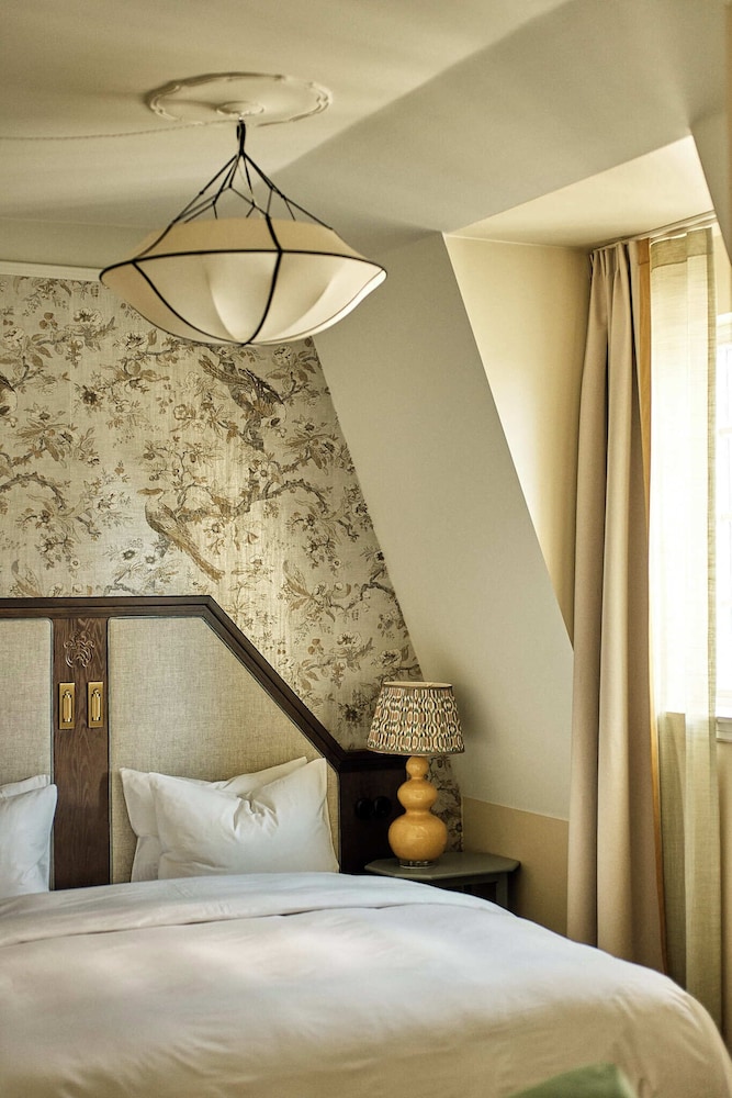 Deluxe, King Bed
