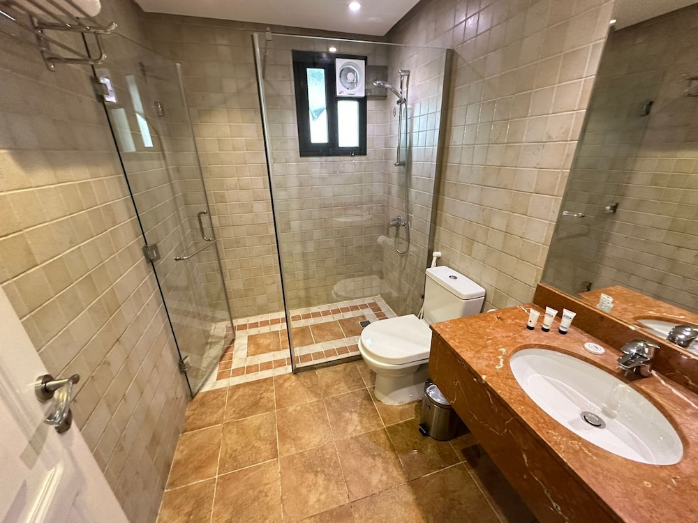 كورنيش لورين سويتس(Loren Suites Corniche) 43/50