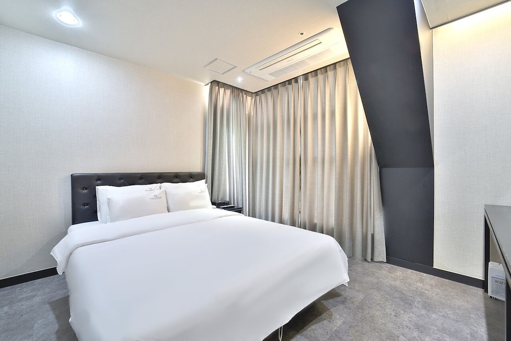 Hotel Platinum 10/37
