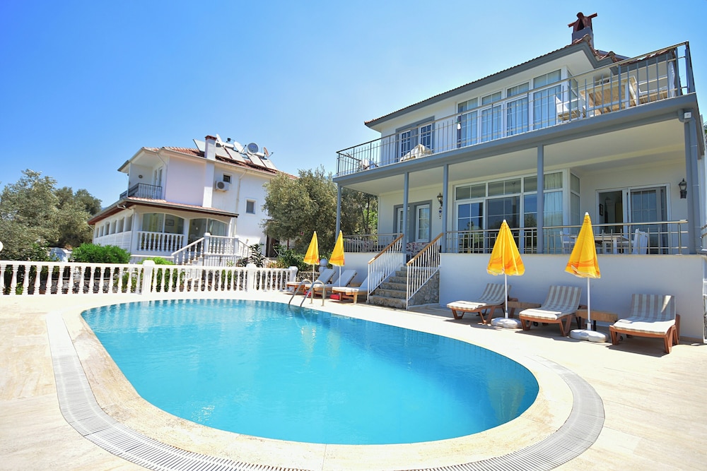 Mountain Valley Apart Hotel & Villas 2/50