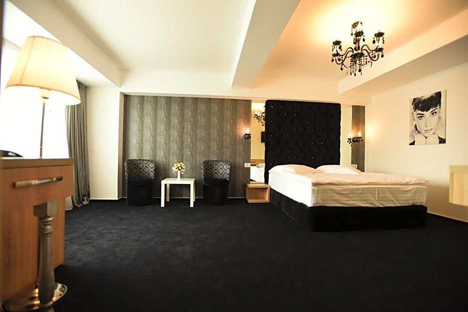 LA ROCCA BOUTIQUE 10/45