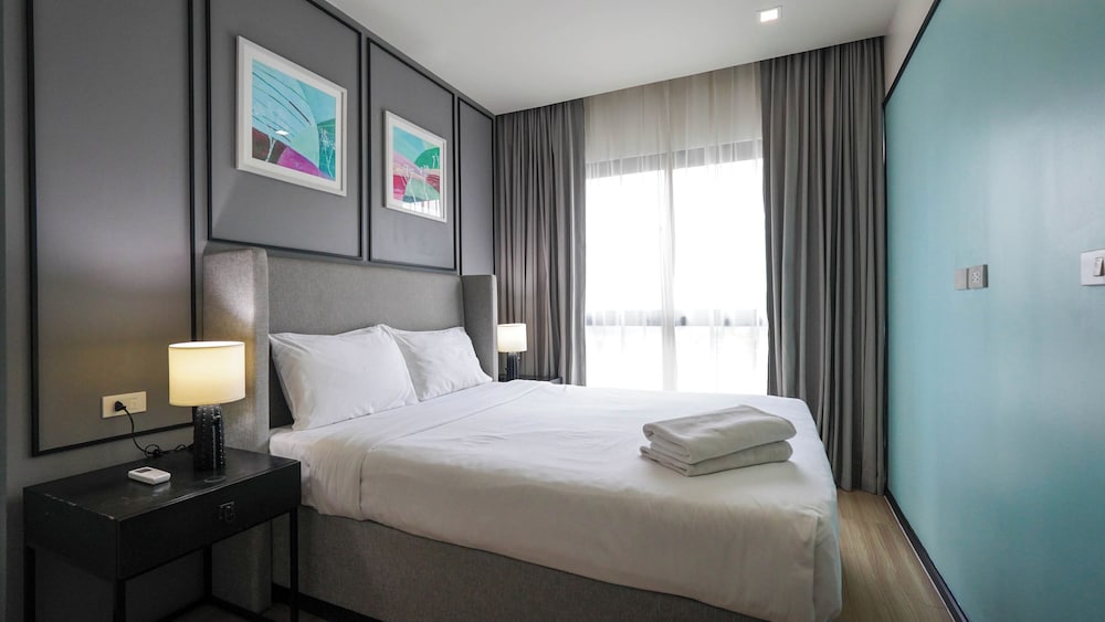 غرفة قياسية بسرير كينج، DLUX Condominium 5/10