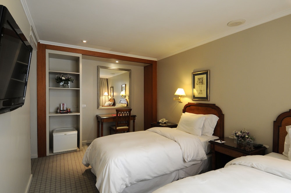 Windsor Hotel And Tower 16/50