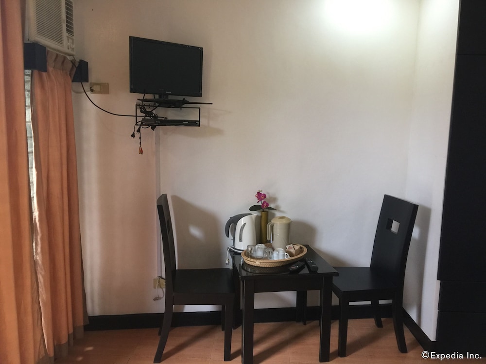 LA PERNELA BEACHFRONT RESORT 28/42