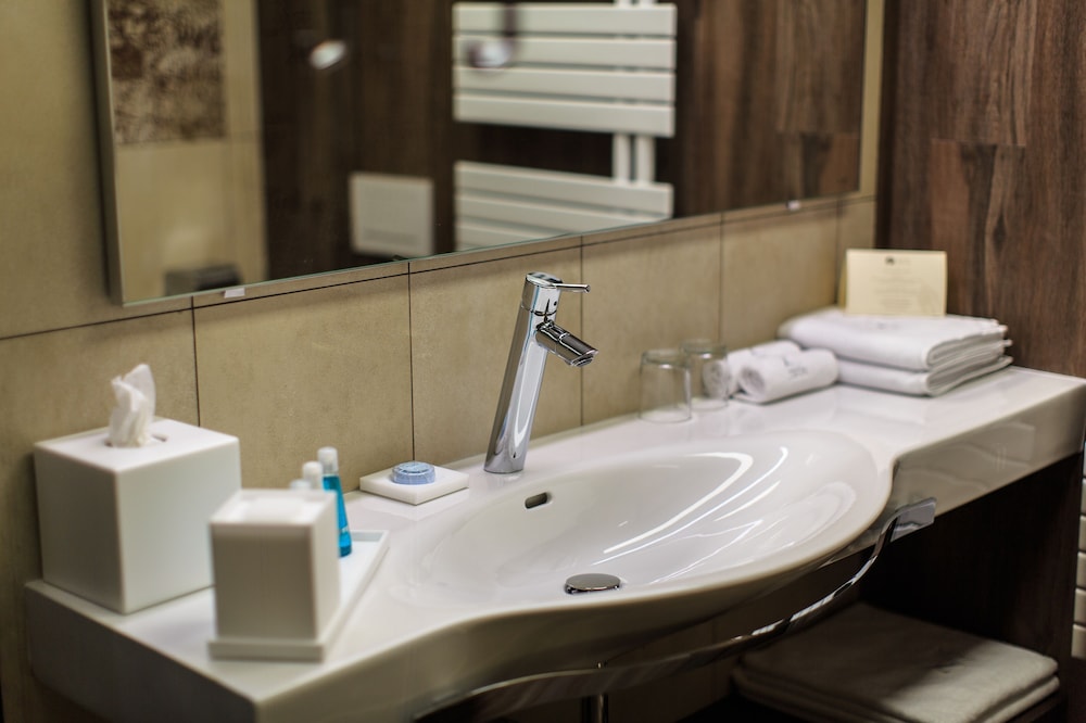 غرفة بريميوم بسرير كينج بإطلالة على البحر، Hotel Zeta 6/6