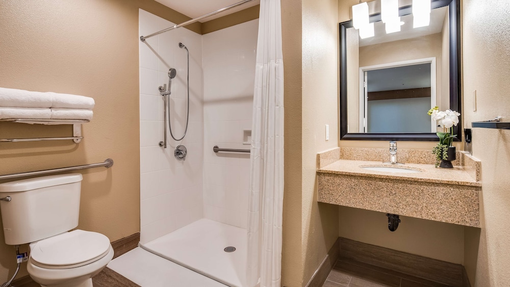 Best Western Plus Heritage Inn 11/40