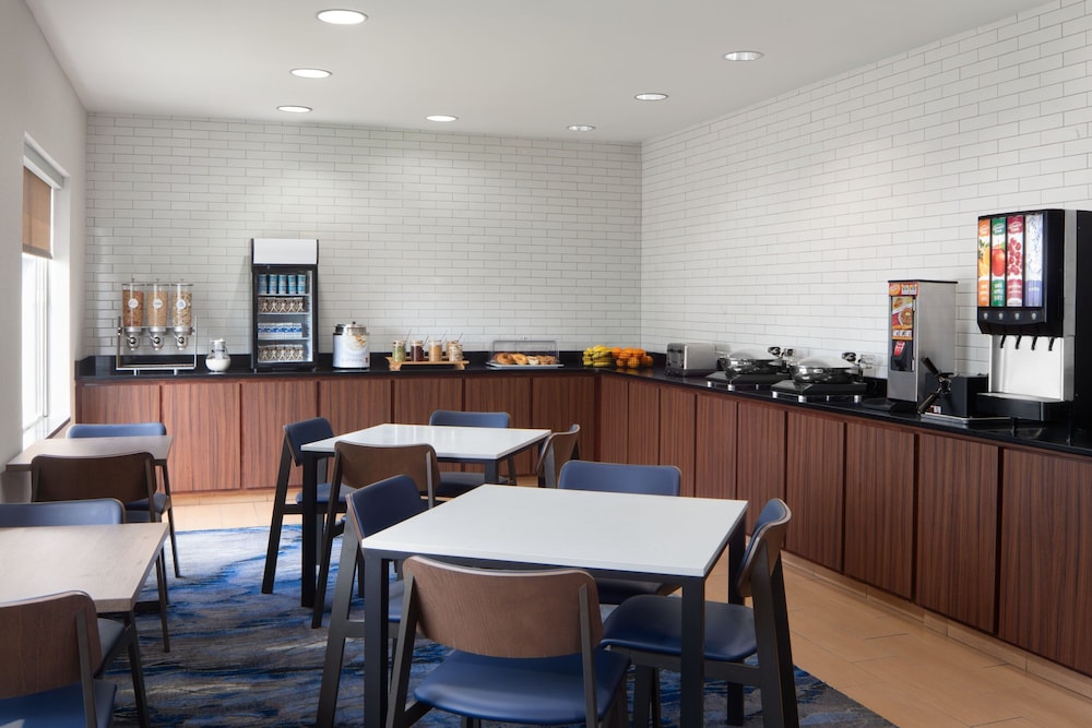 Fairfield Inn by Marriott Ft Leonard Wood 33/49