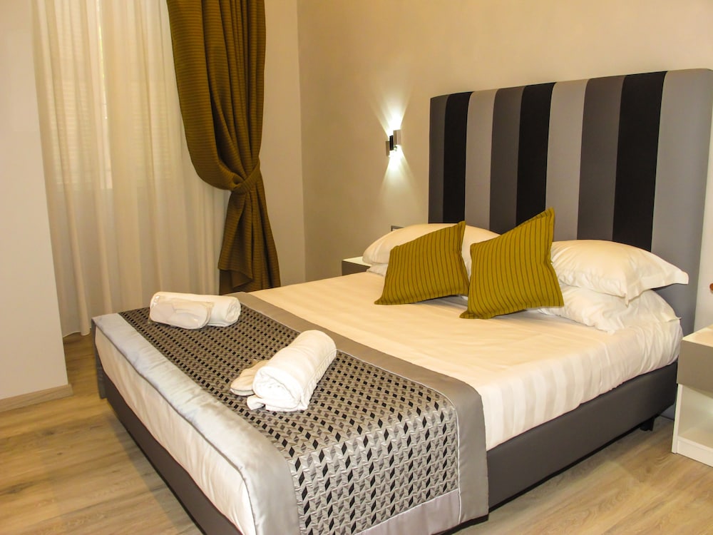 Roma Veneto Relais 4/96