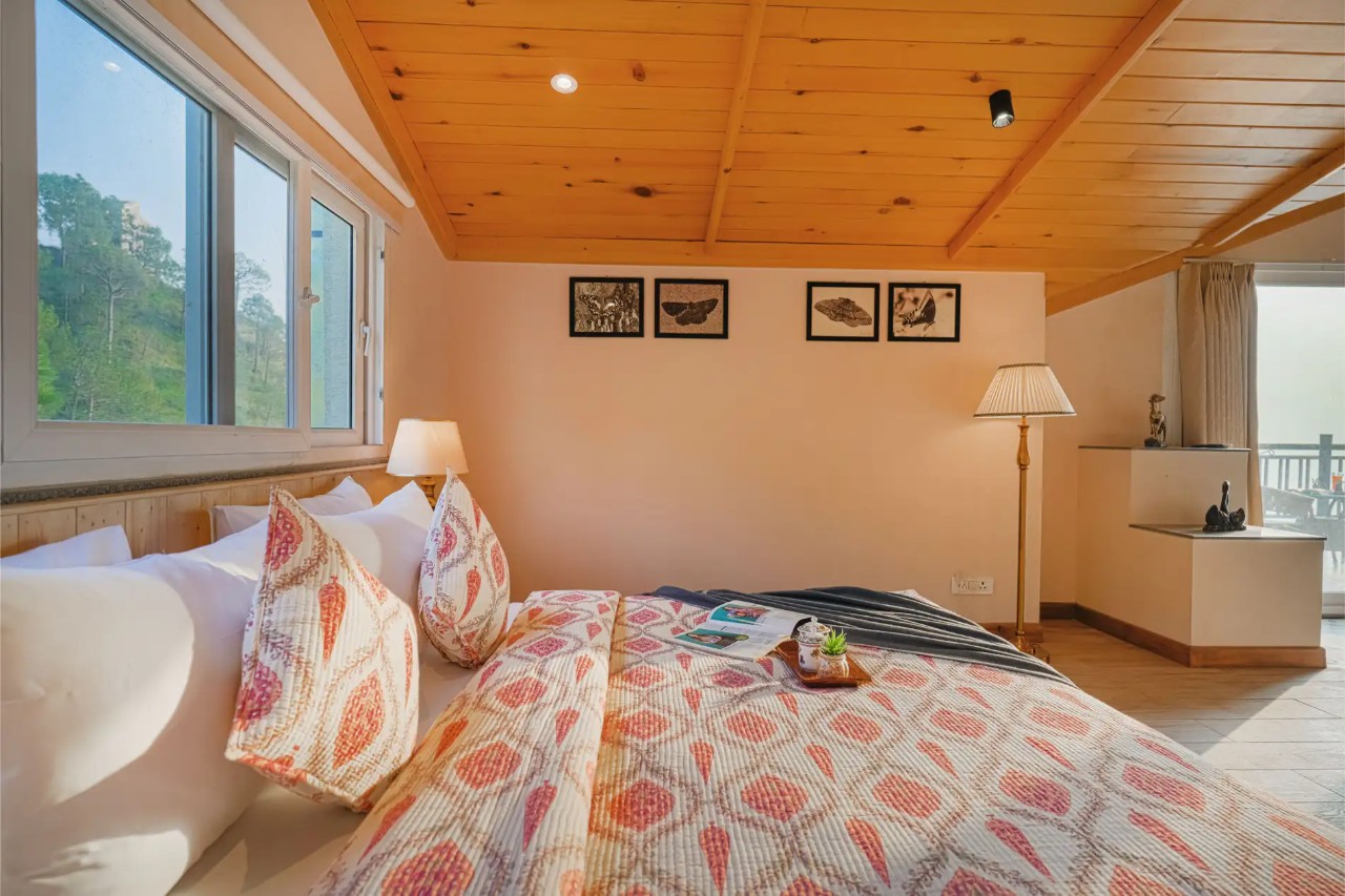 Elivaas Konifer Greyvine Hillside 9-BHK Retreat with Attic, Scenic Views, Garden & Outdoor Seating 11/18