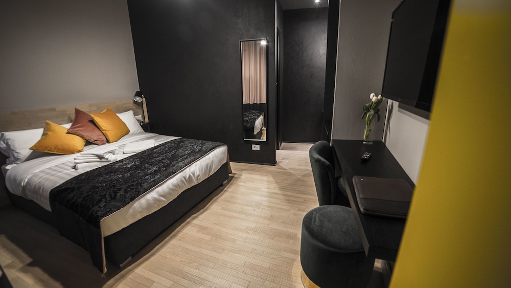 DELUXE, DOUBLE BED