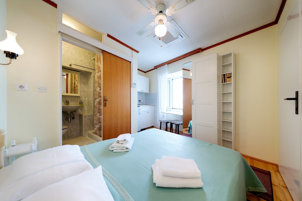 Mira Seafront Guesthouse 5/46