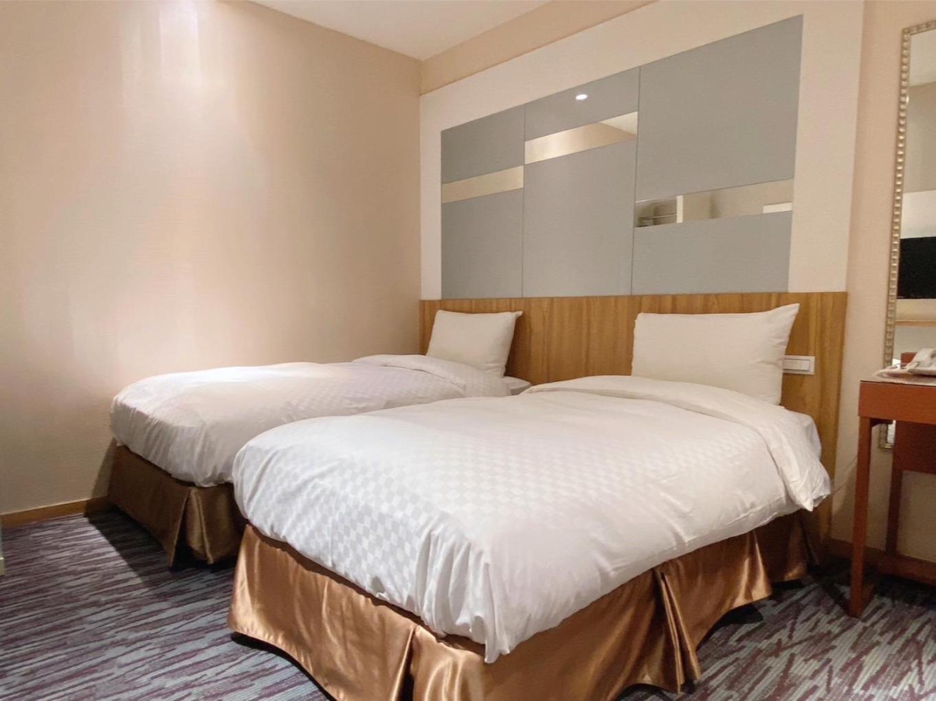 Standard, Twin Beds, No Window