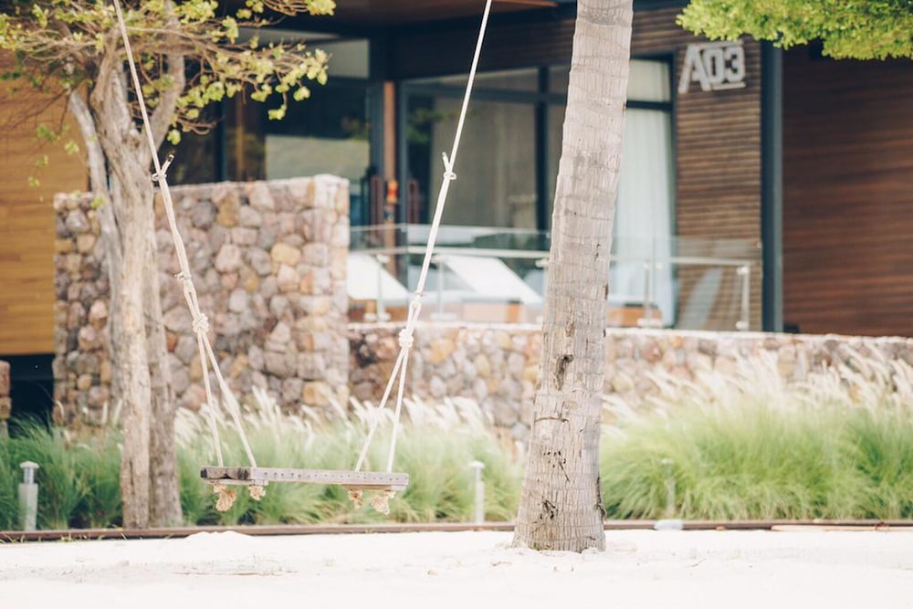 The Cabin Beach Resort 9/63