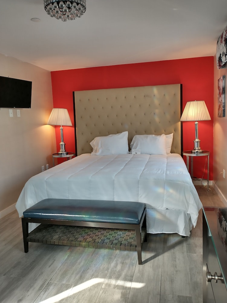 PREMIER, KING BED, ACCESSIBLE