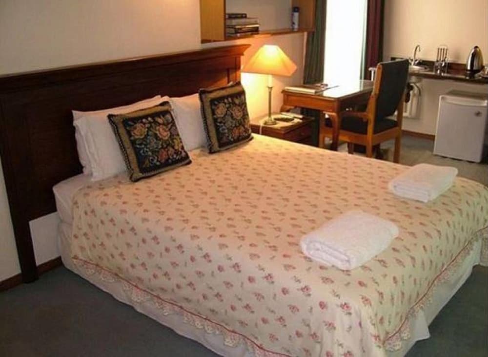 Bay Tree Guest House 8/28