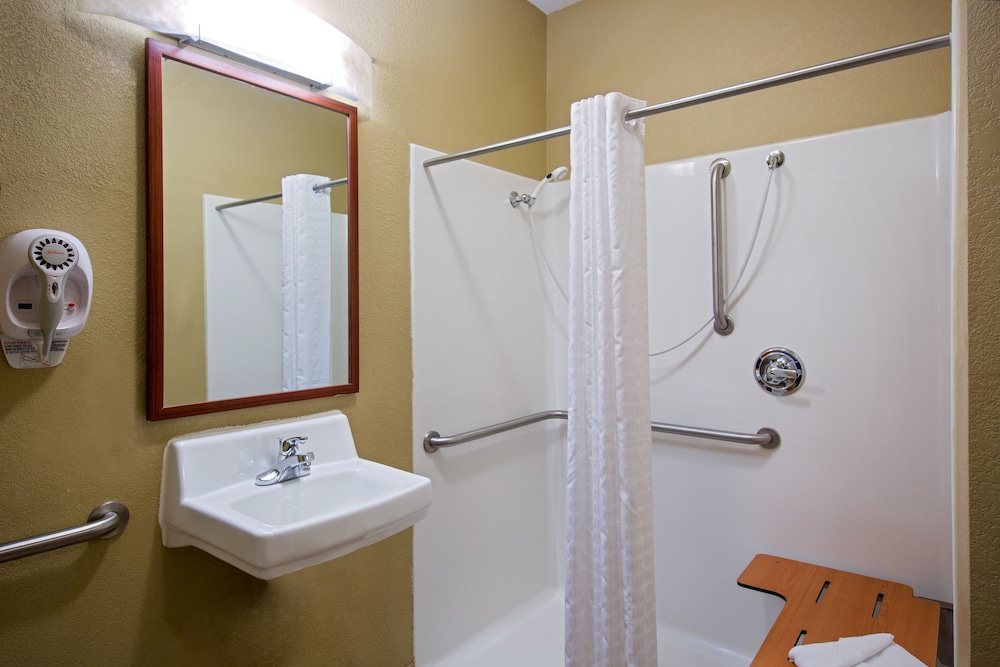 Candlewood Suites Perrysburg 17/53