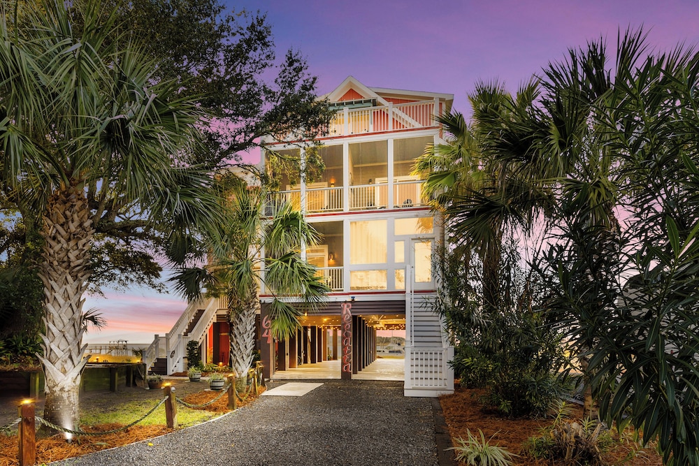 Regatta Inn 6/64