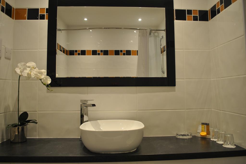 Cairndale Hotel & Leisure Club 26/27
