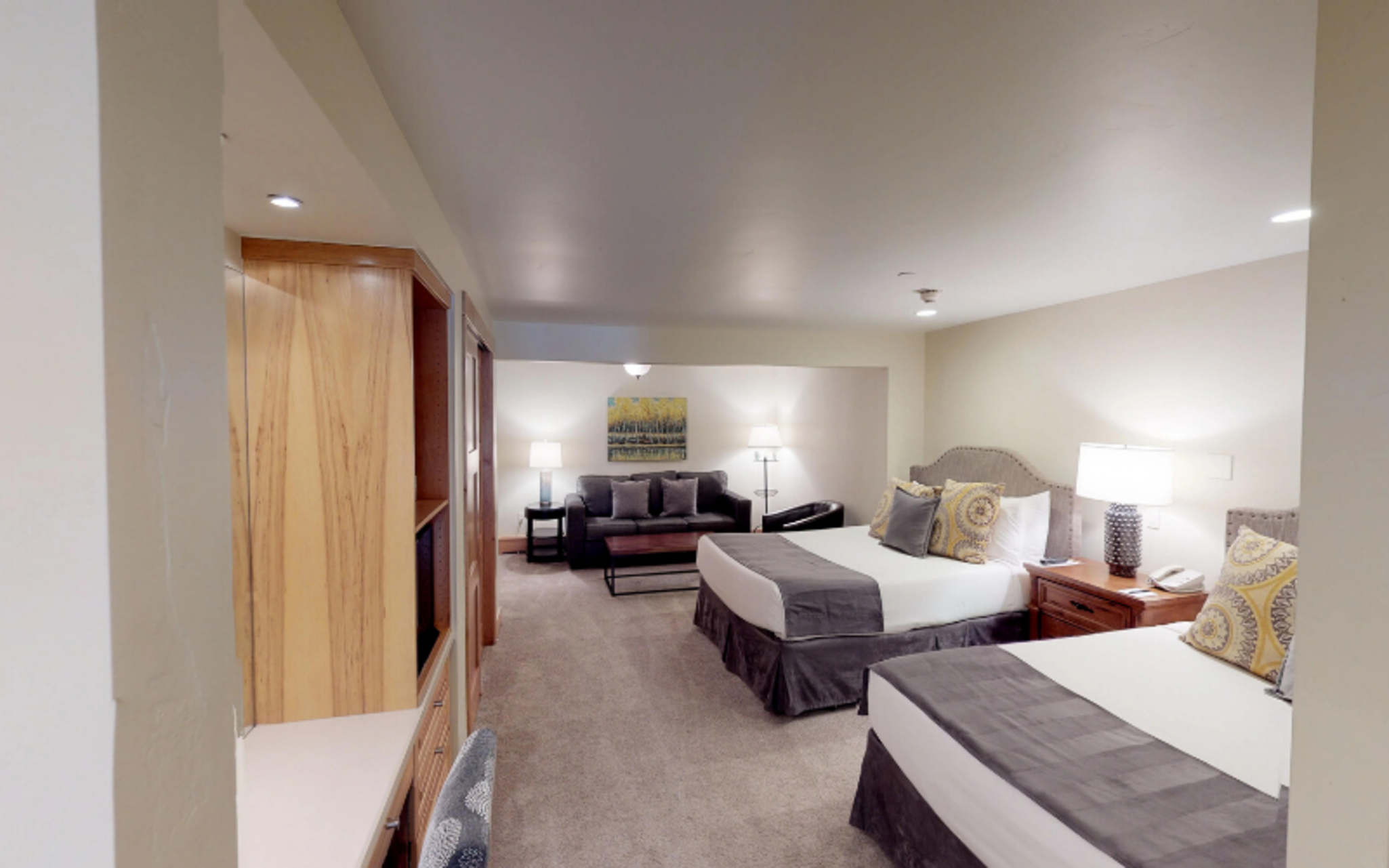 3 BEDROOMS, CONDOMINIUM, PLATINUM