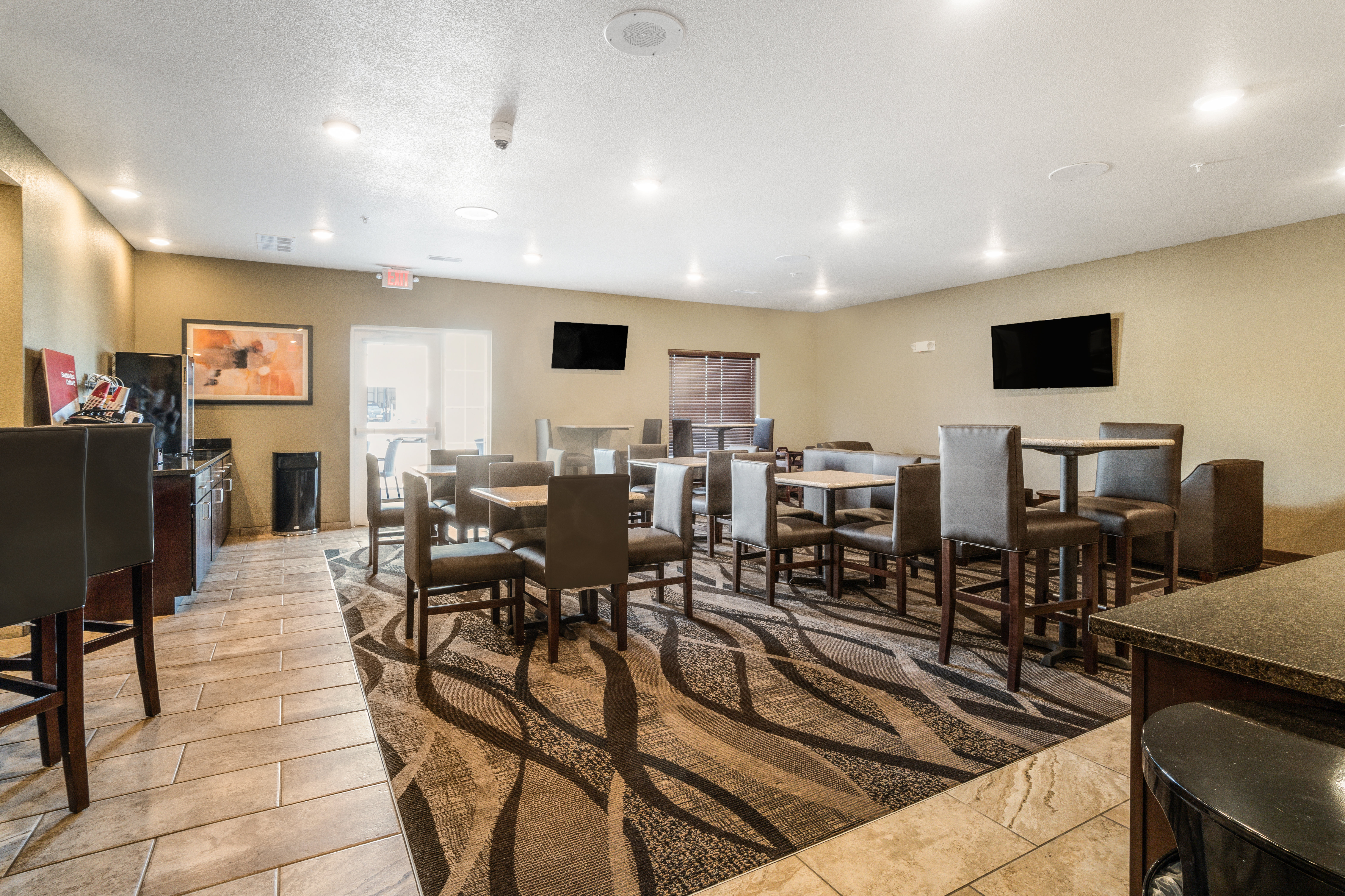 Cobblestone Hotel & Suites - Newport 51/61