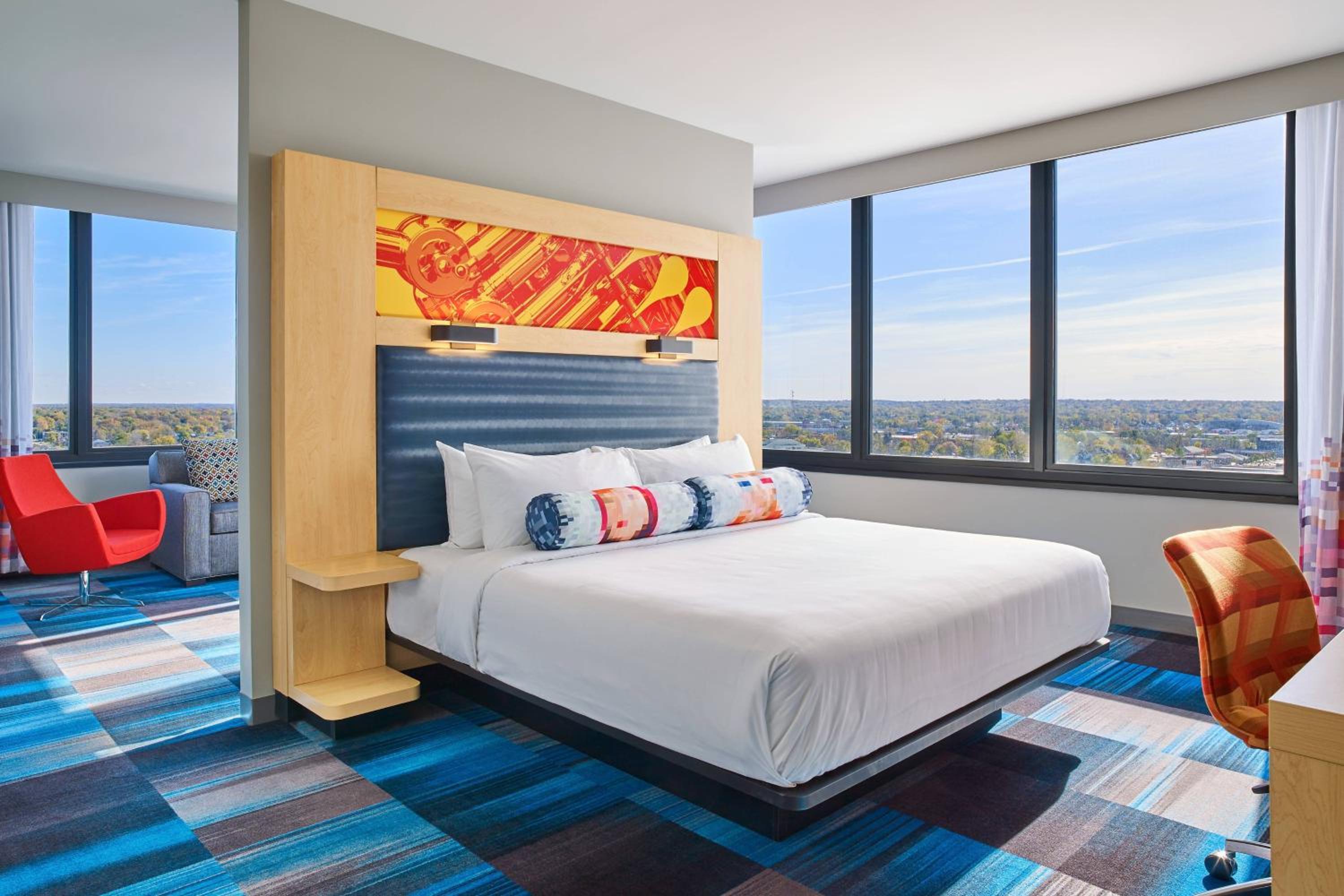 Ultra Savvy, Executive, Suite, King Bed, Sofa, Corner