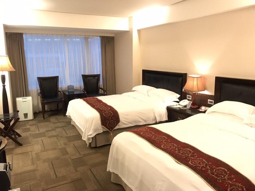 DELUXE, QUADRUPLE, 2 DOUBLE BEDS