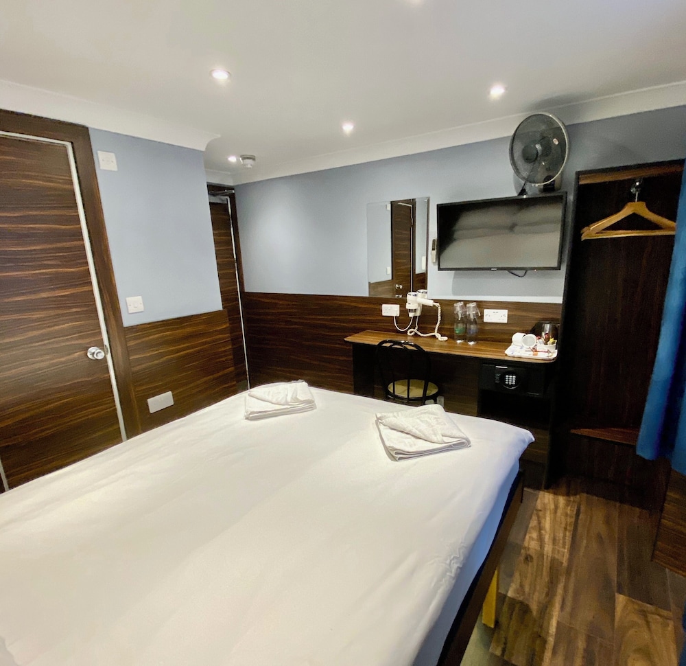 Crestfield Hotel 30/50