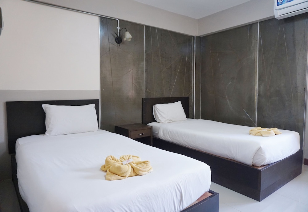 Puangpech Hotel 11/27