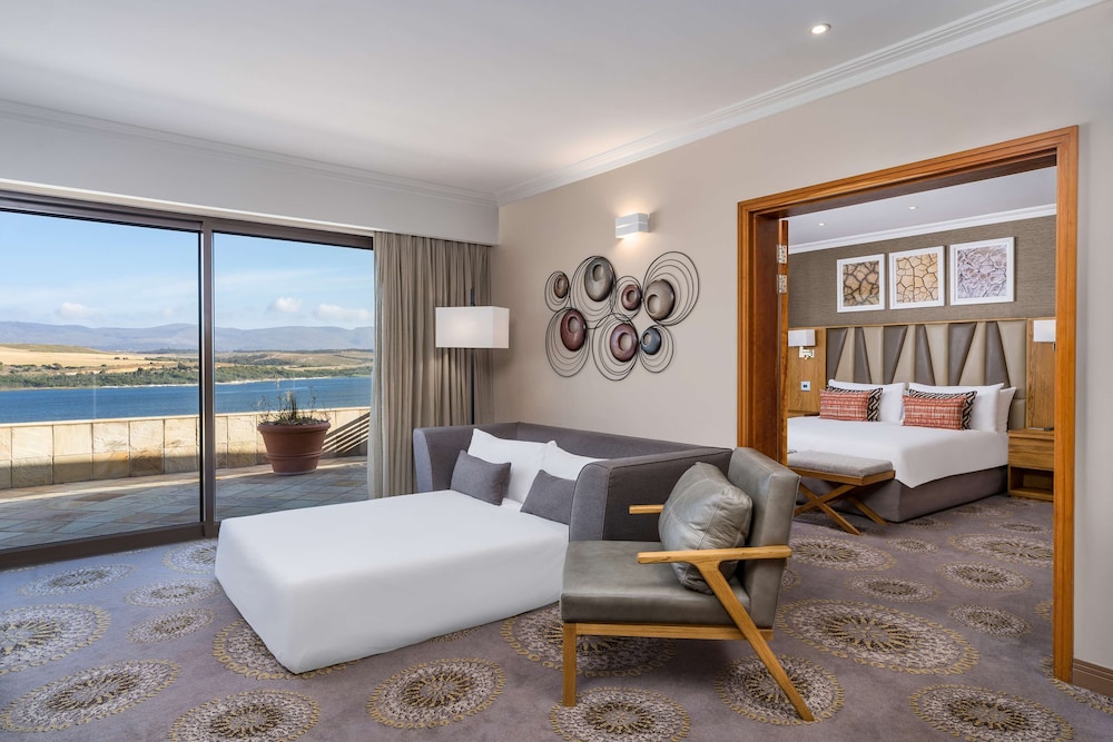 Deluxe, Suite, King Bed, Lagoon View, Sofa