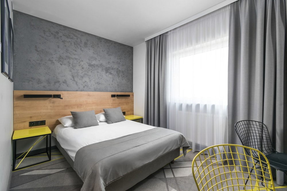 AIR HOTEL 16/67