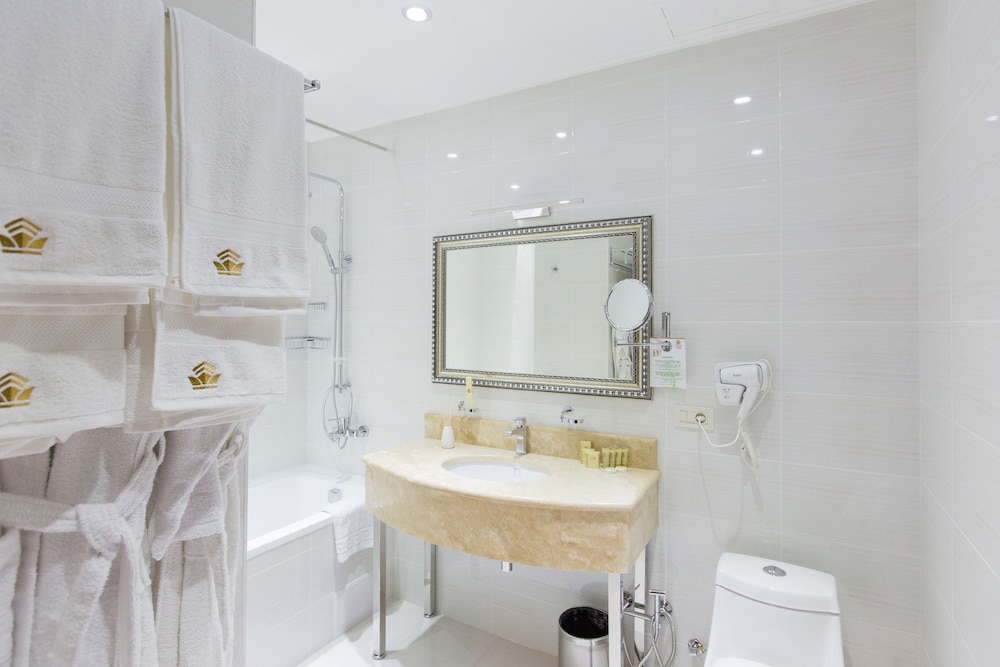 DIAMOND HOUSE HOTEL 36/42