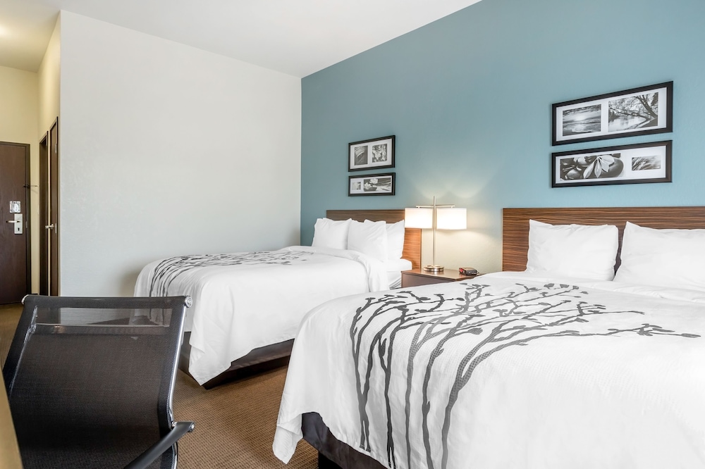 Sleep Inn and Suites Ankeny Des Moines IA 12/33