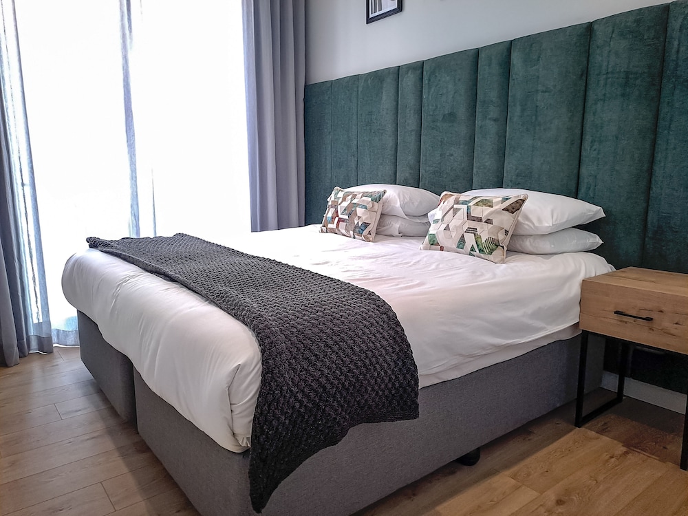 Ellipse Executive Apartment 16/50