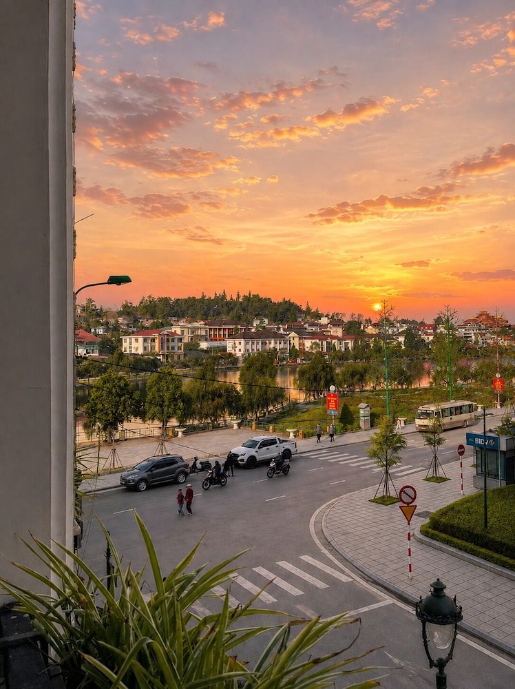Canvas Sapa Legend Hotel 60/63