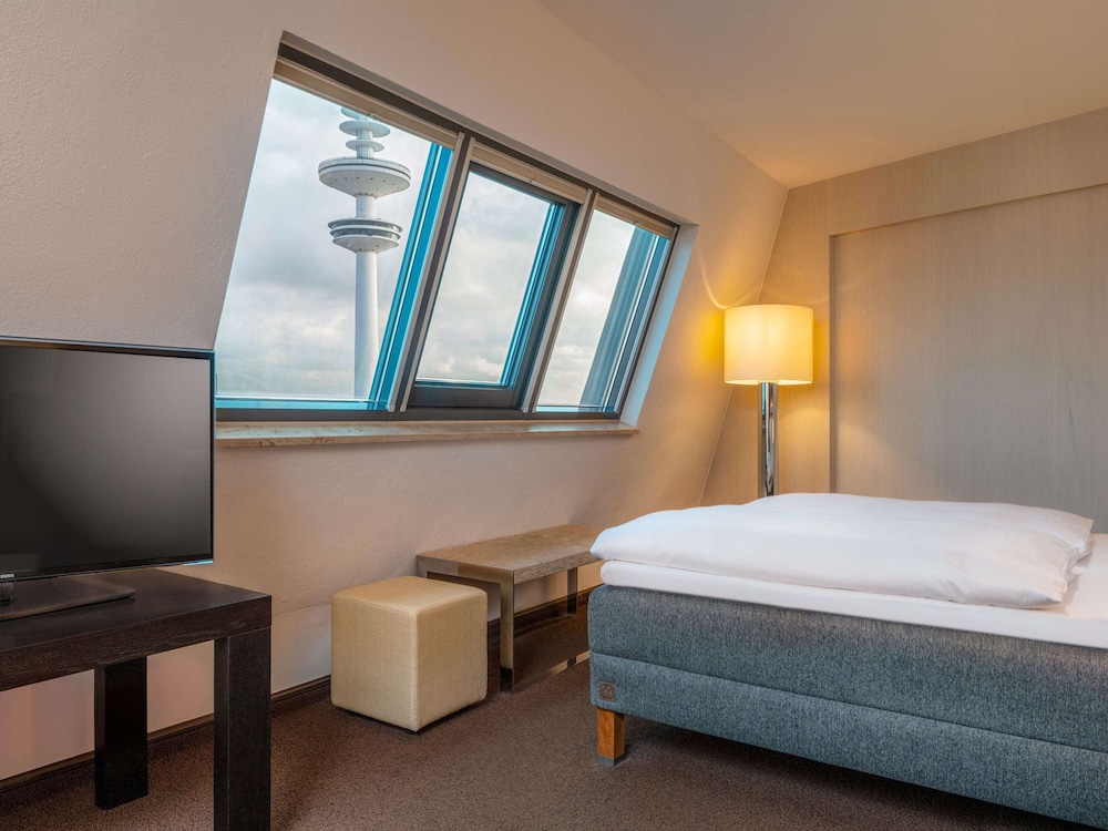 JUNIOR SUITE, KING BED