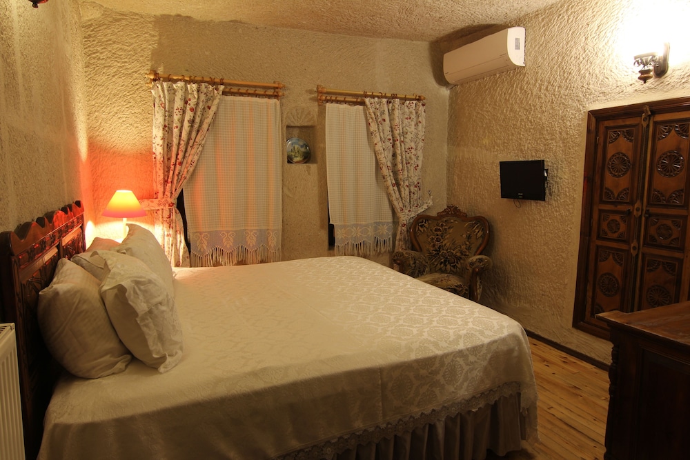 Ascension Cave Suite 2/30